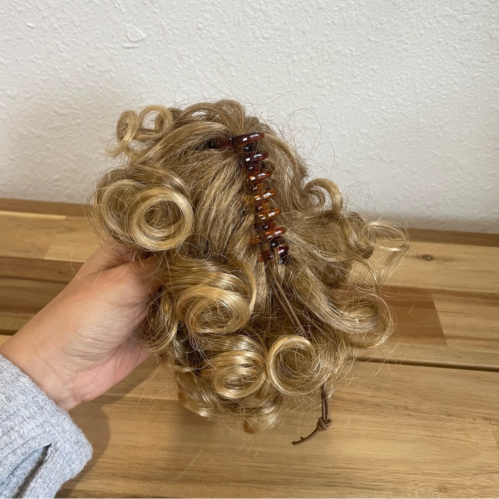 Tony of Beverly Additions Shift clip pouf Malibu blonde wig extension